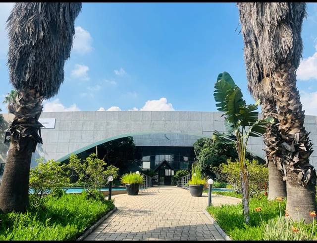 1,120M² OFFICE TO LET IN VORNA VALLEY